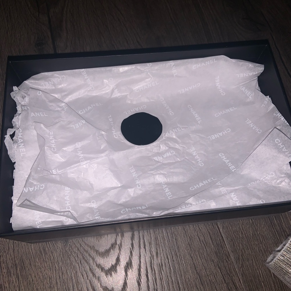 Chanel Gift Box - Picture 4 of 5
